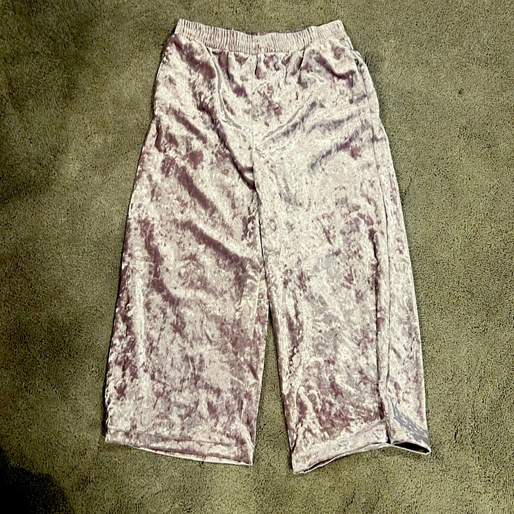 Super soft crushed velvet type material! Flare style pants! Worn 2x